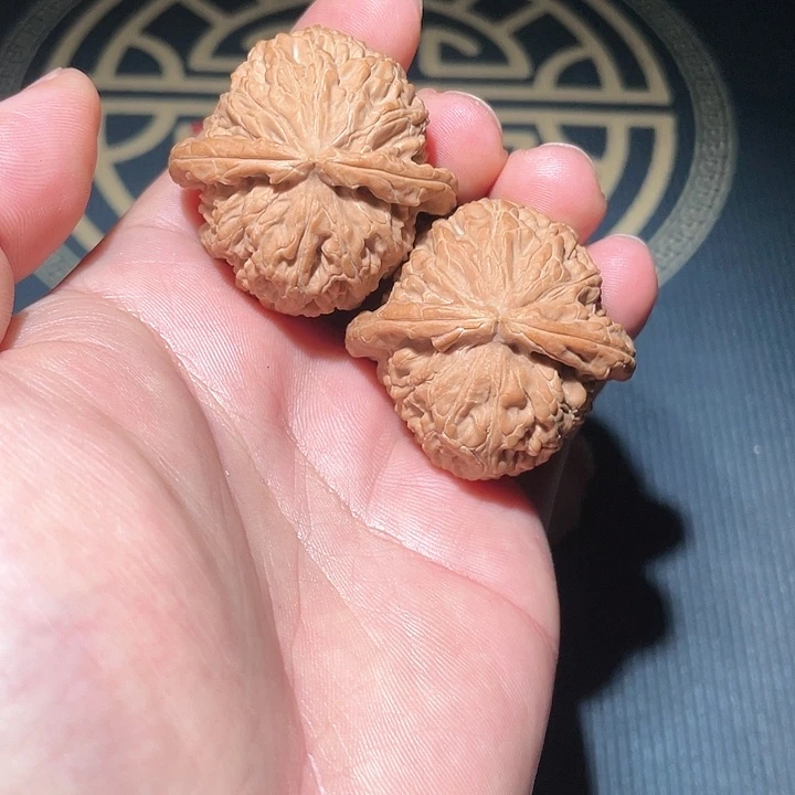 桃核吊坠绕*40尺寸白狮子