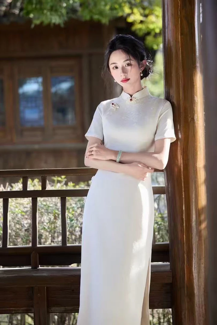 高端改良旗袍年轻少女款2025新款白色新中式国风连衣裙优雅复古