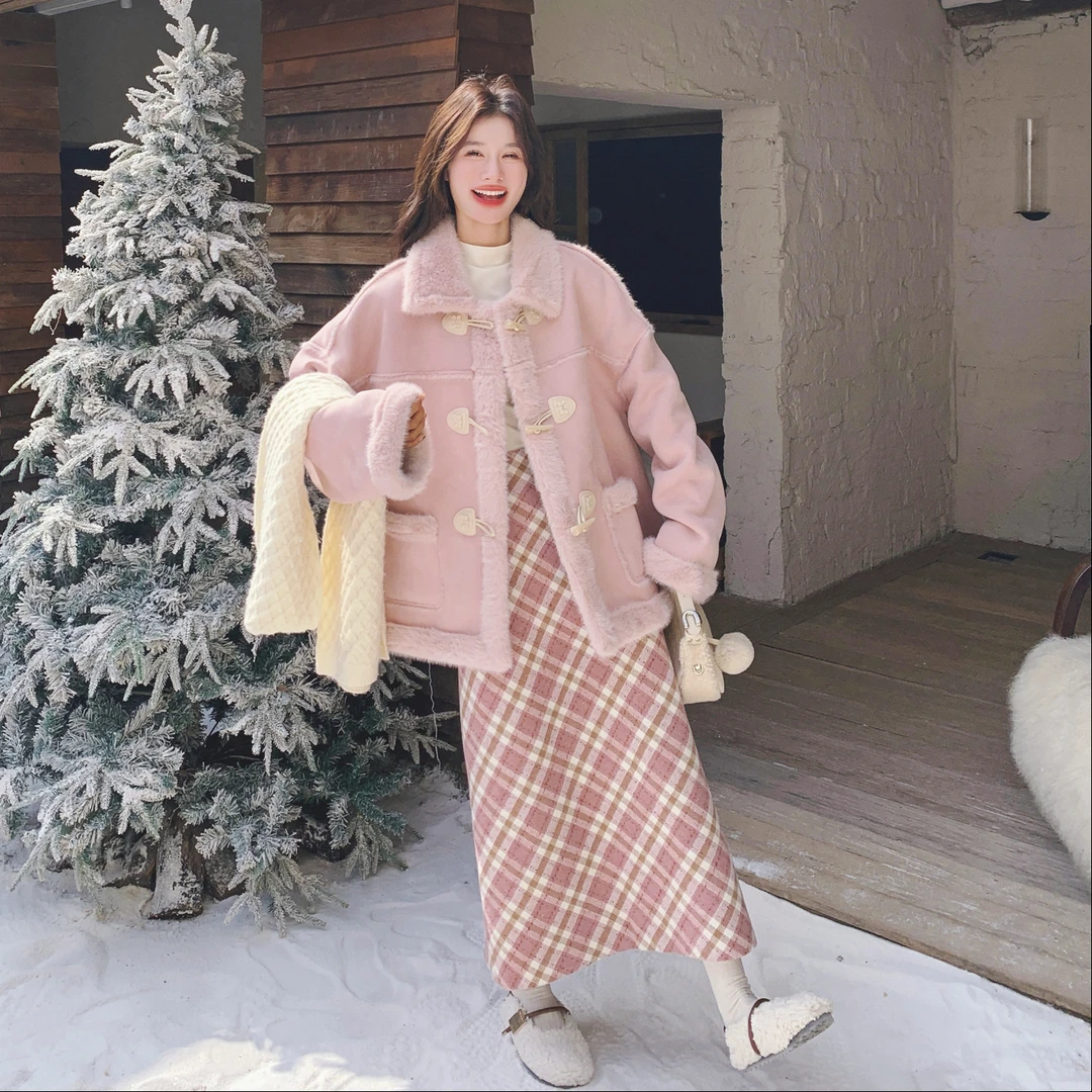 温柔粉色皮毛一体套装裙女2025冬季新款加厚外套格纹半身裙两件套