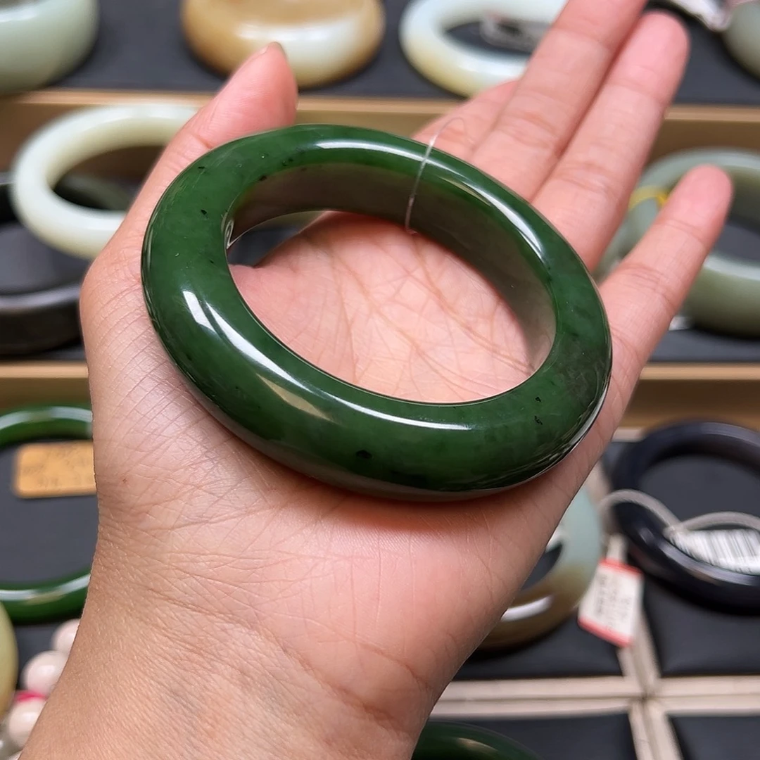 和田玉未镶嵌手镯