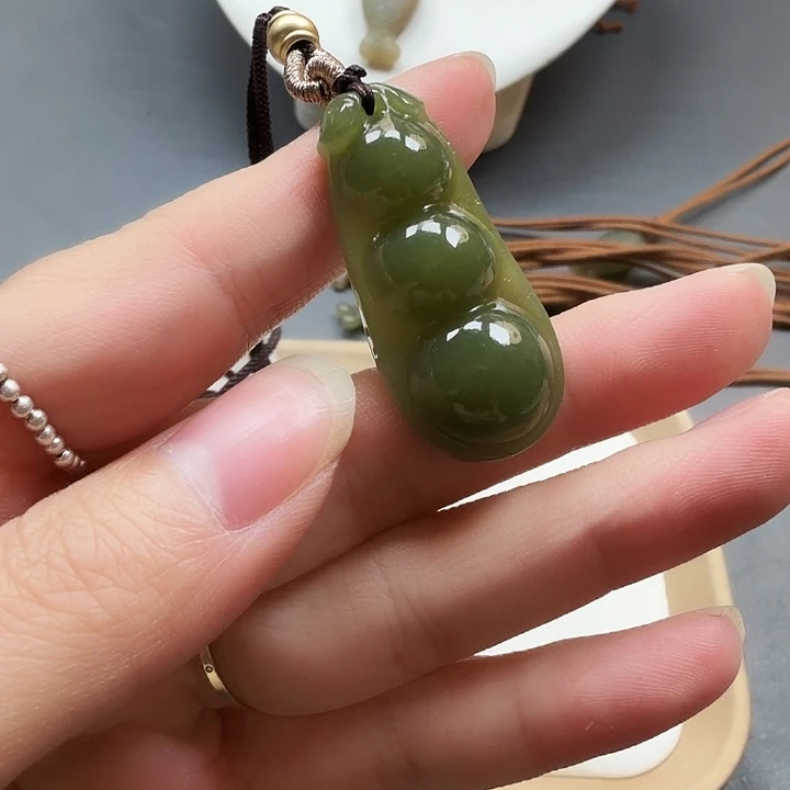 和田玉未镶嵌颈饰1