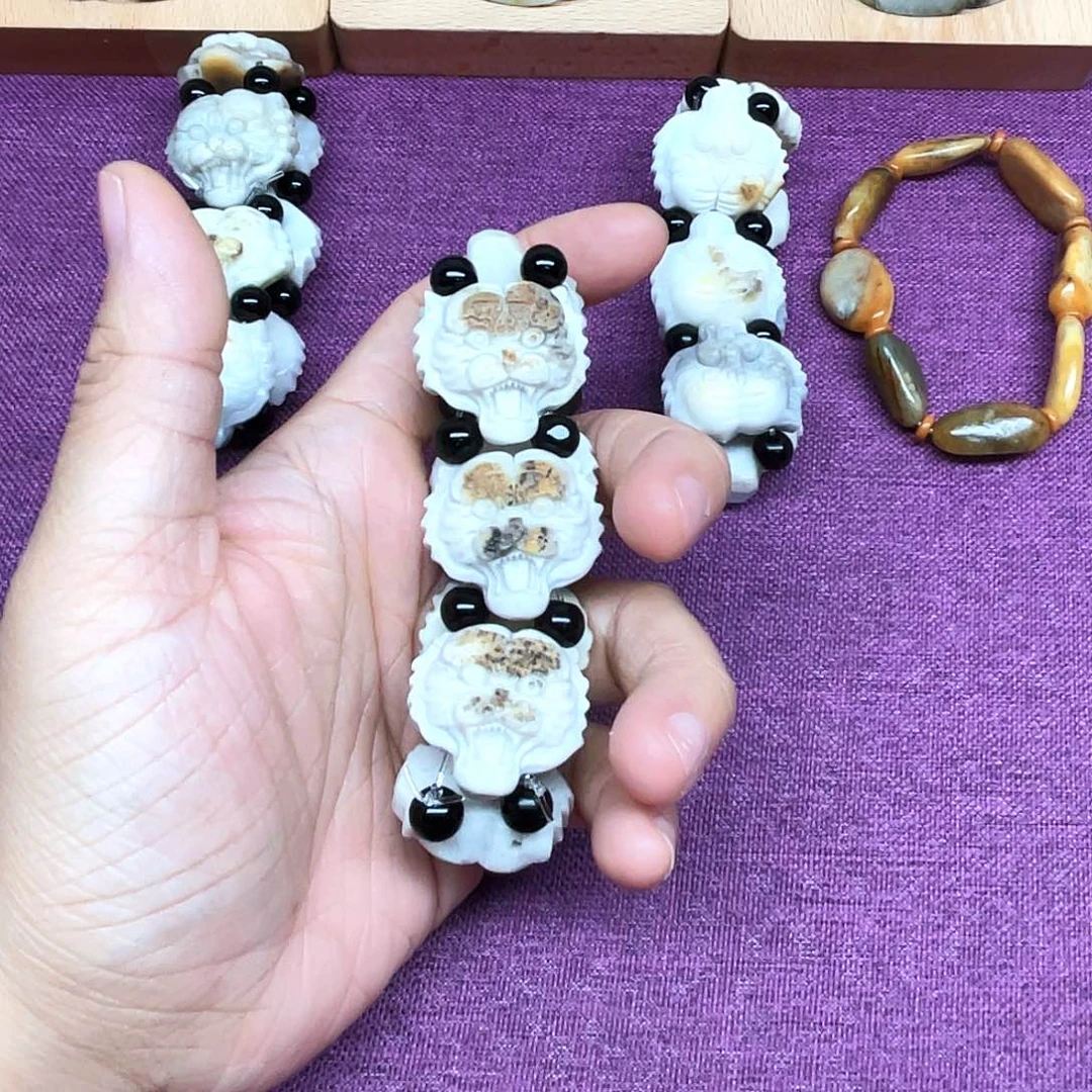 和田玉未镶嵌挂件玄***盼