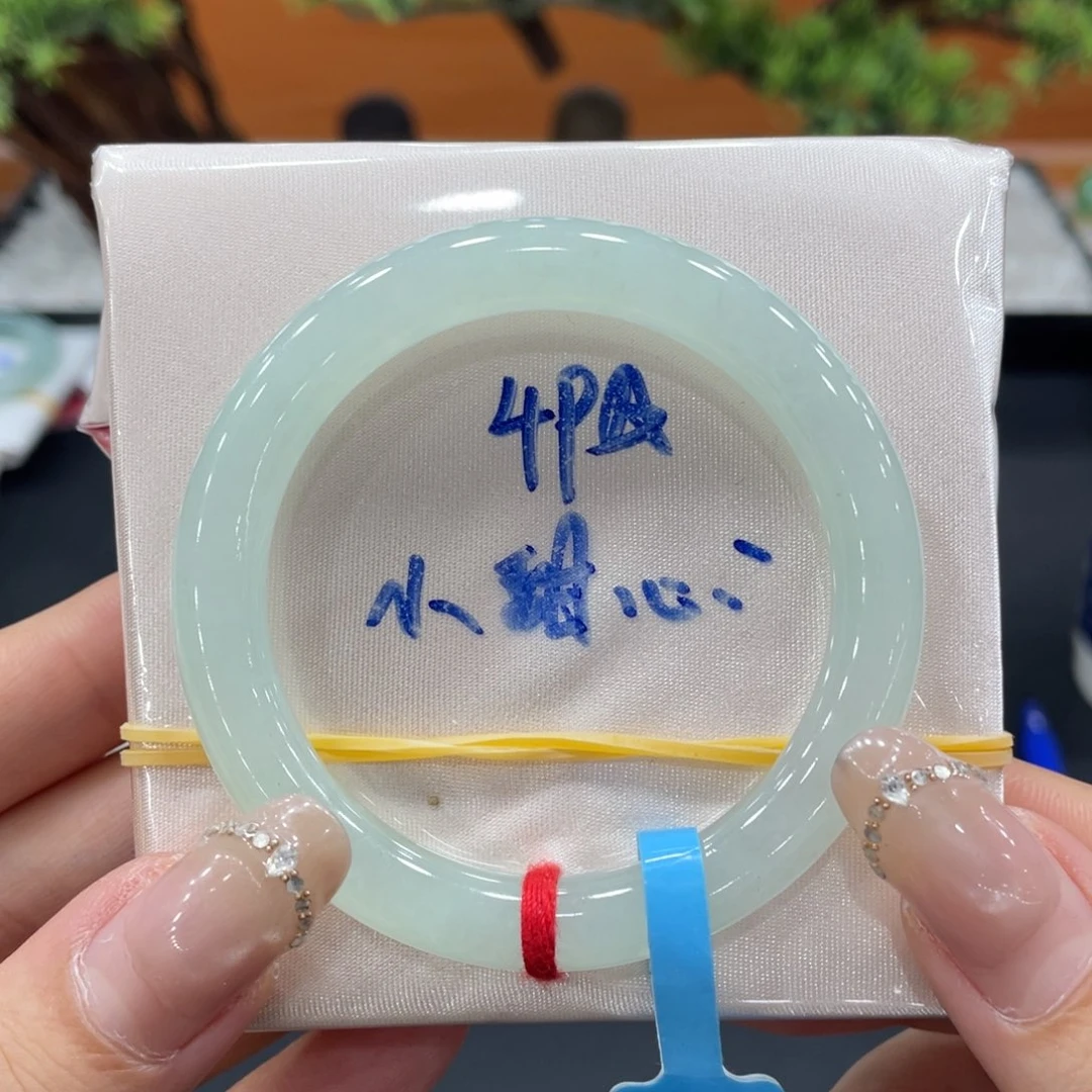 未镶嵌手镯（圆镯）翡翠缅甸翡翠手镯