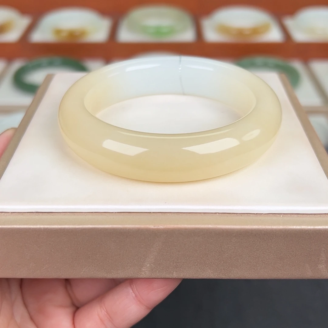 和田玉未镶嵌手镯糖白