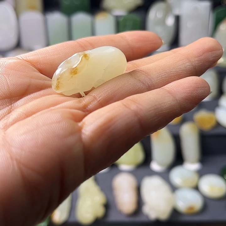 和田玉（糖玉）未镶嵌颈饰