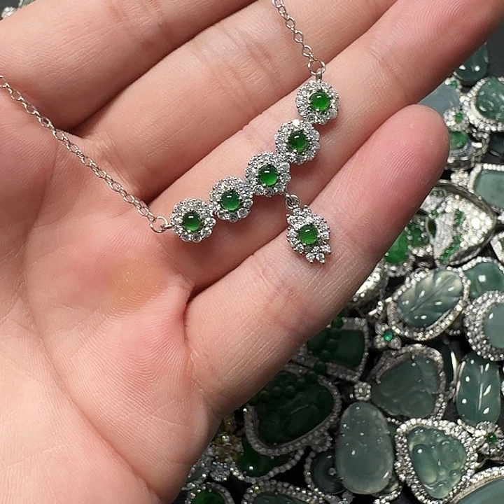 翡翠未镶嵌颈饰天然A货翡翠放漏