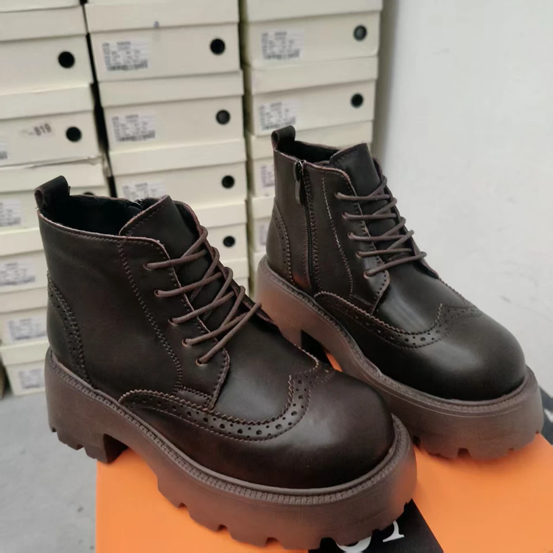 8789 新款时尚百搭英伦风圆头马丁靴加绒