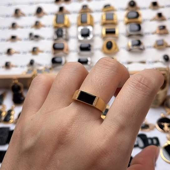 翡翠戒指18K金镶嵌翡翠