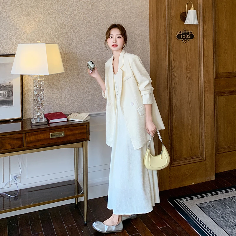 高级纹理感白色休闲套装女2025新款时尚吊带裙西装外套两件套裙装