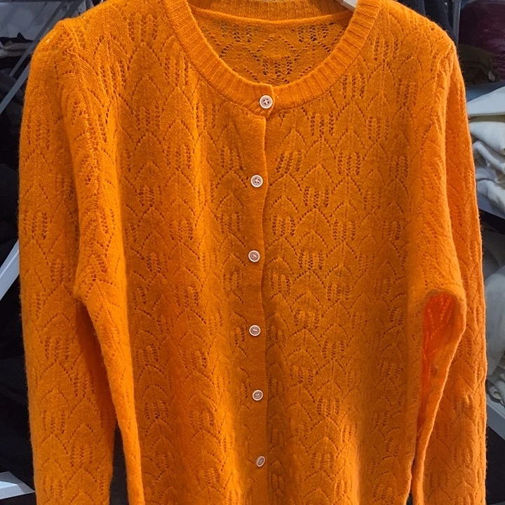 100%美丽诺羊毛凤尾花开衫颜色随机