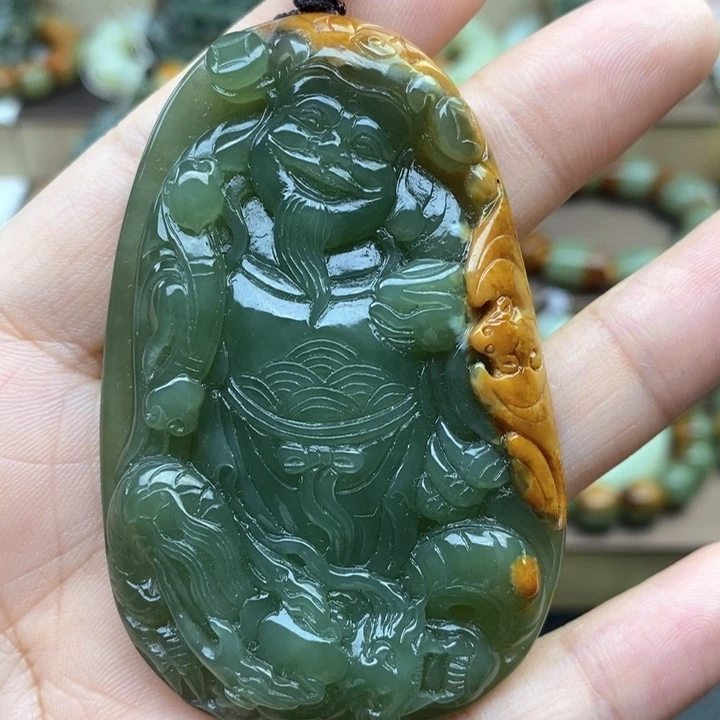透闪石质玉未镶嵌颈饰