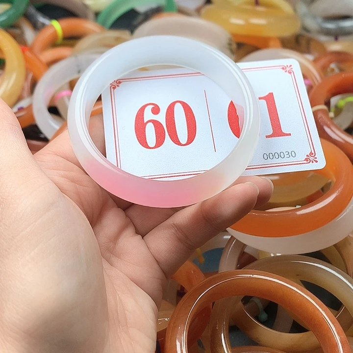 未镶嵌石英质玉（黄龙玉）手镯k*l