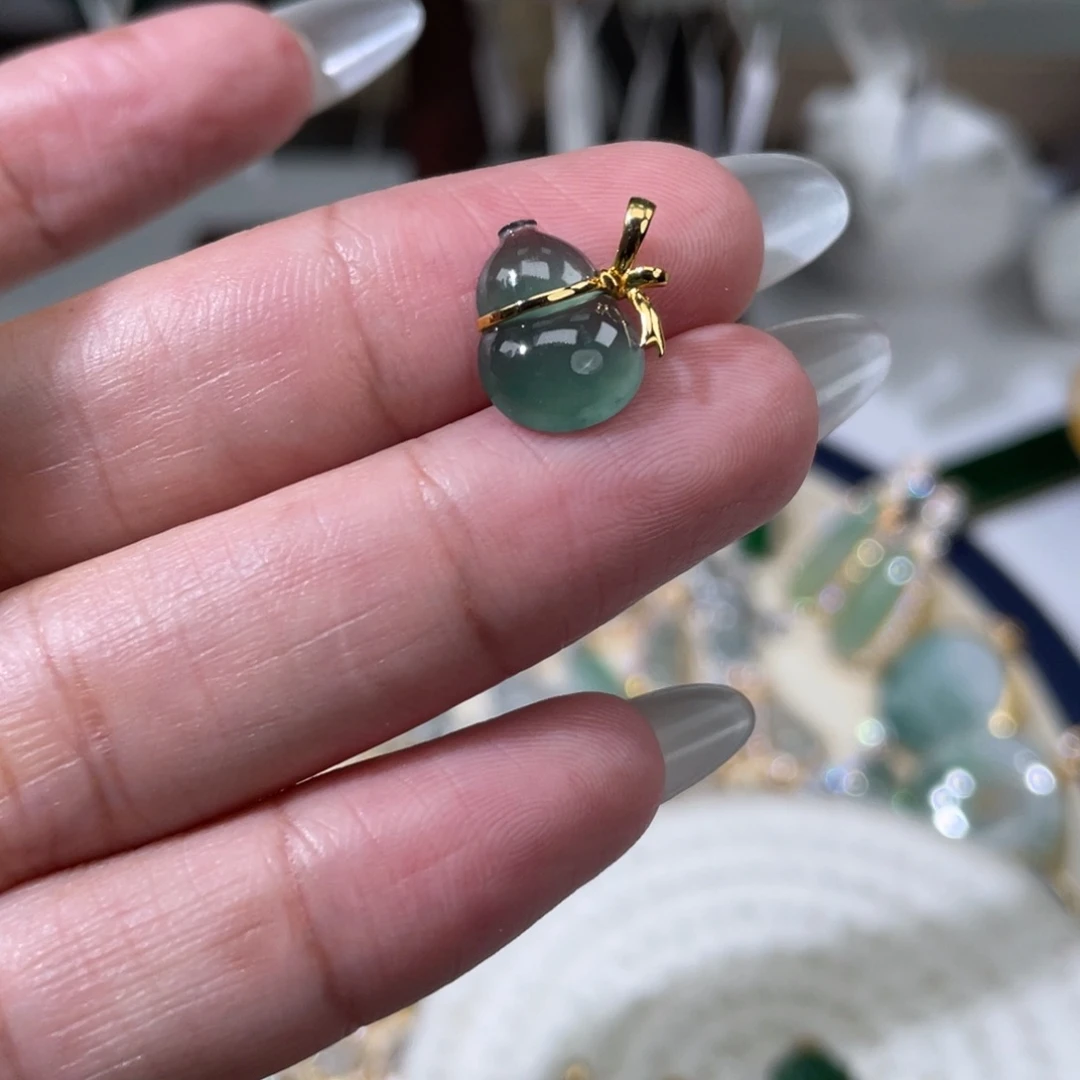 项链18K金镶嵌翡翠葫芦