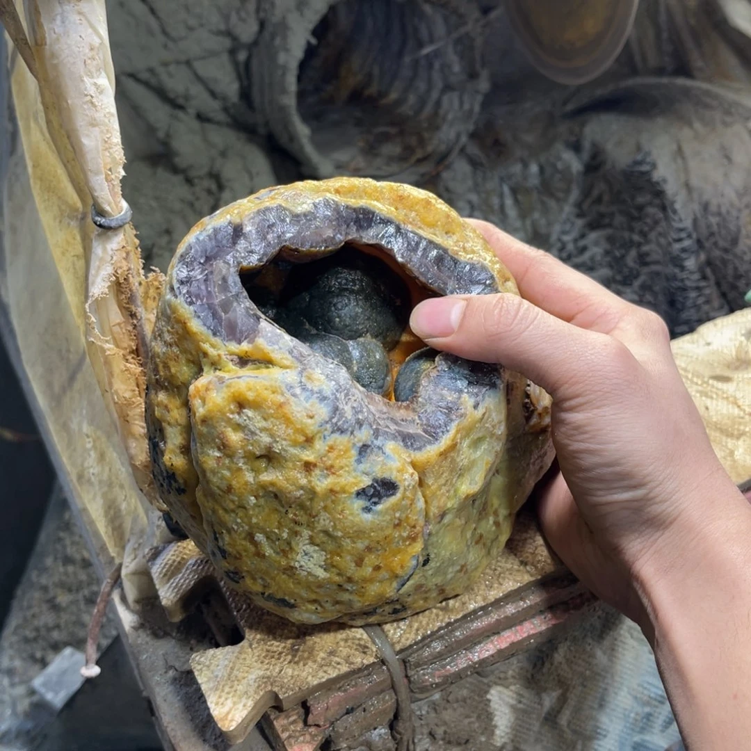 豪***杰定制玛瑙天然玛瑙手镯原石