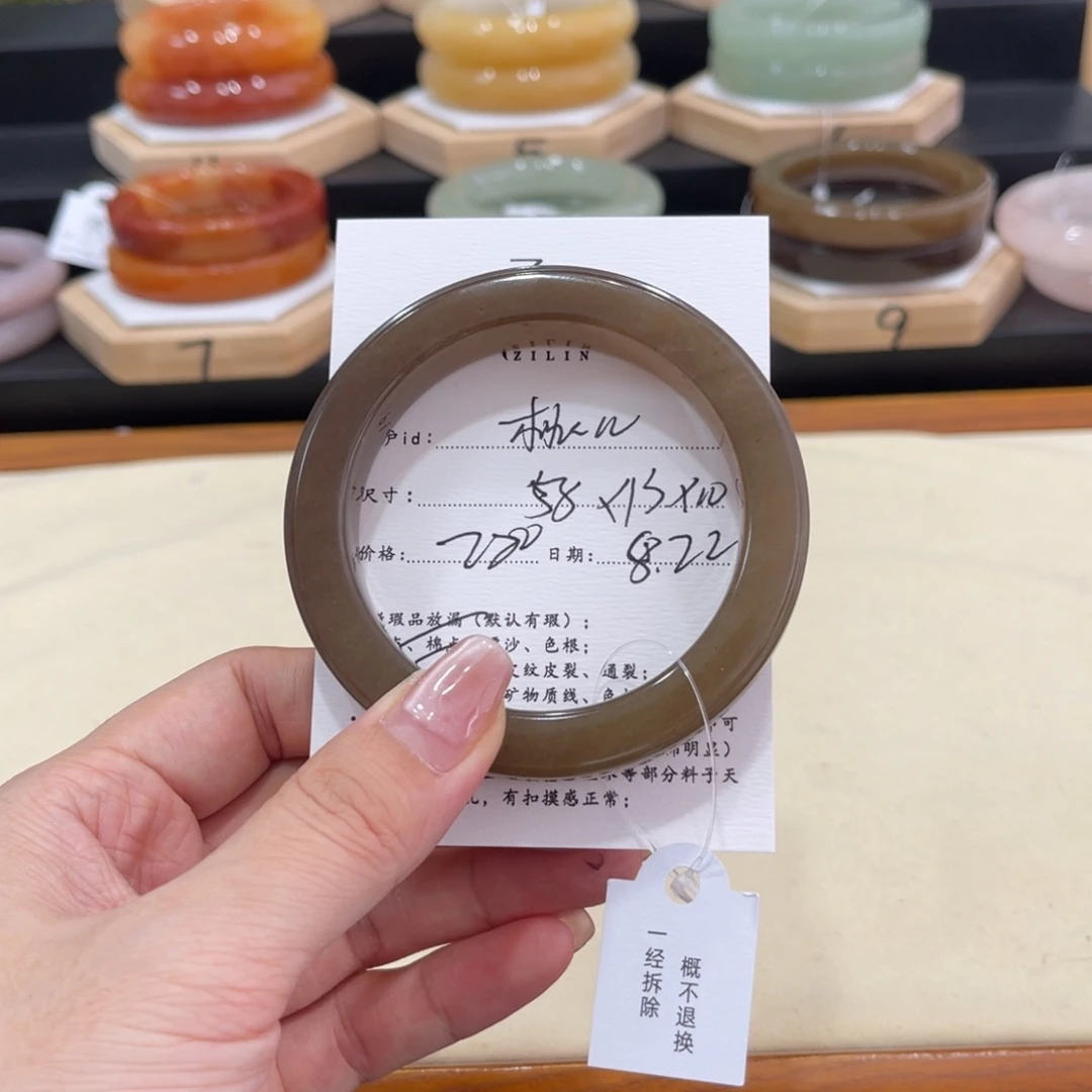 未镶嵌手镯石英质玉桃*