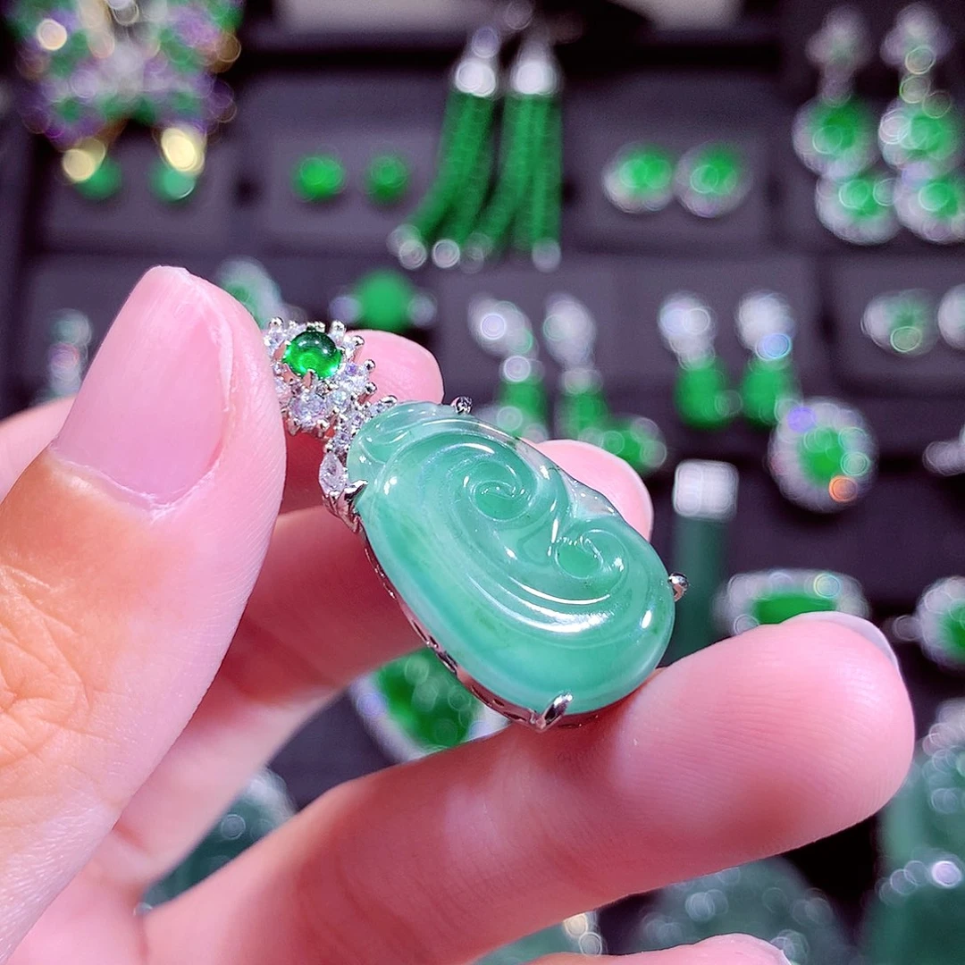 颈饰未镶嵌翡翠天然