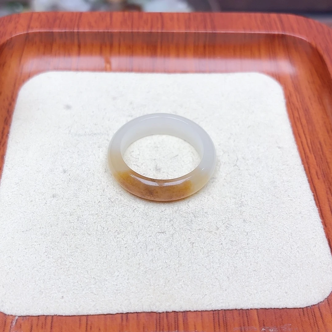 哈***利和田玉未镶嵌戒圈17号