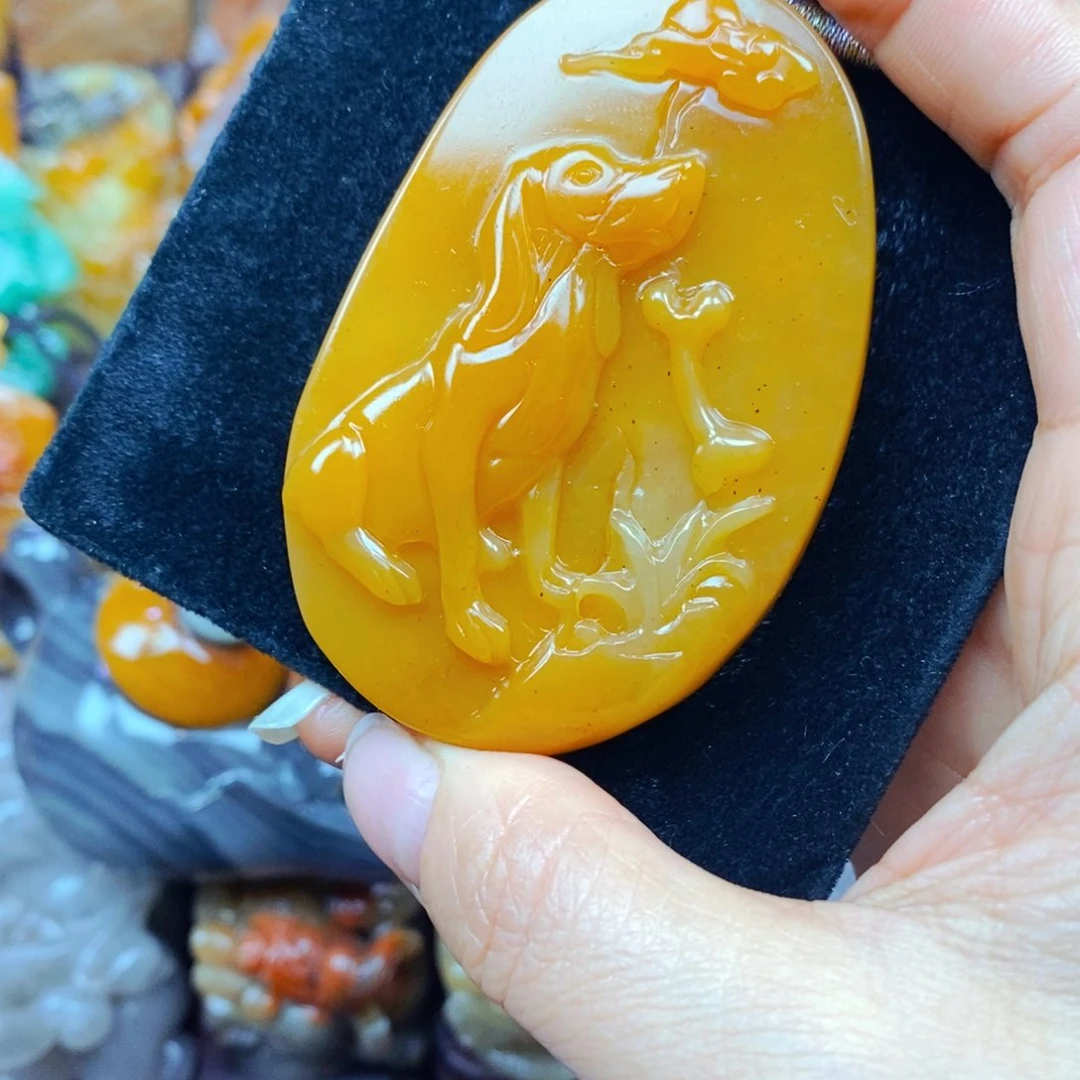 未镶嵌石英质玉（黄龙玉）颈饰