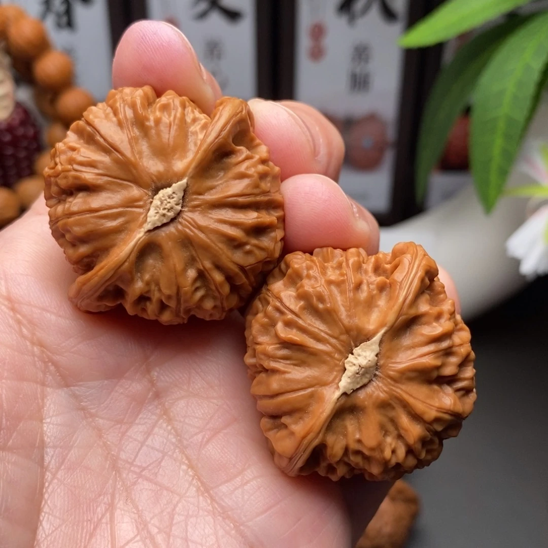 好**连宫灯狮子头41文玩核桃