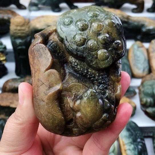 未镶嵌岫岩河磨玉（透闪石质玉）把件