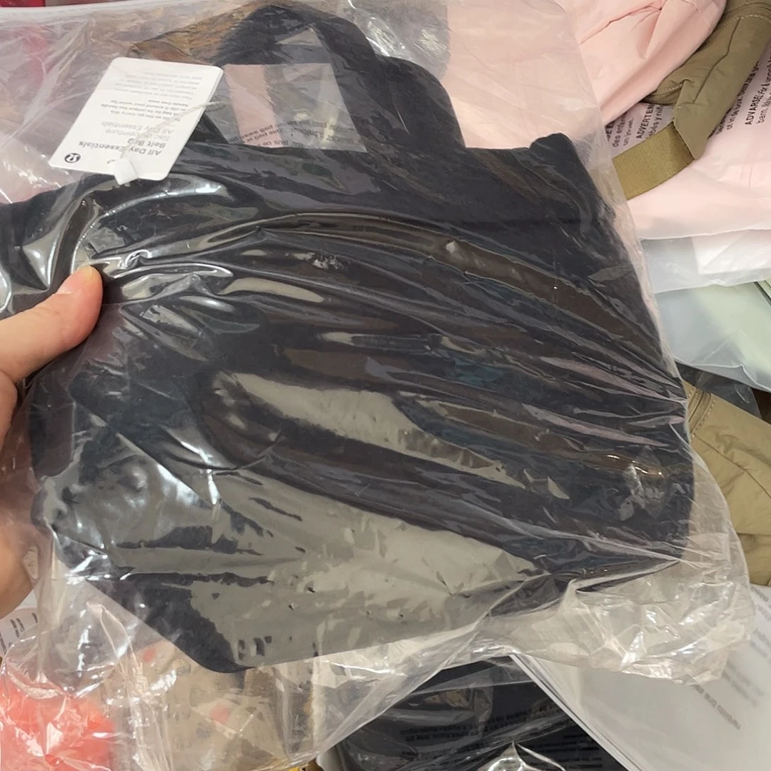 PU化妆包等各种产品的