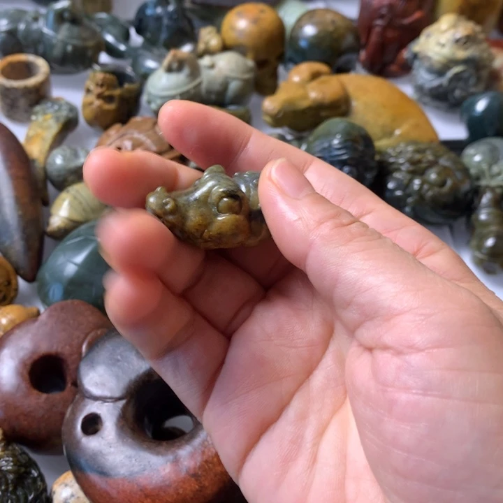 岫岩河磨玉（透闪石质玉）未镶嵌笔搁