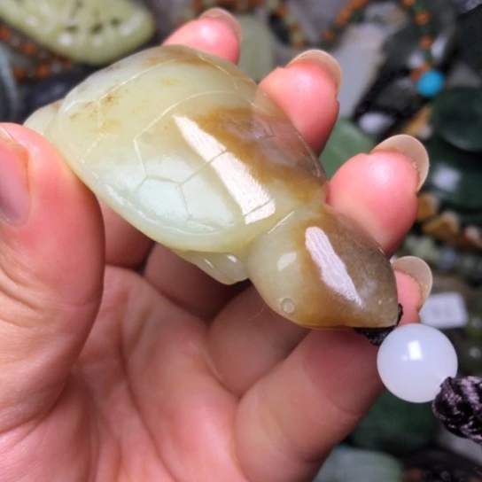 和田玉未镶嵌把件