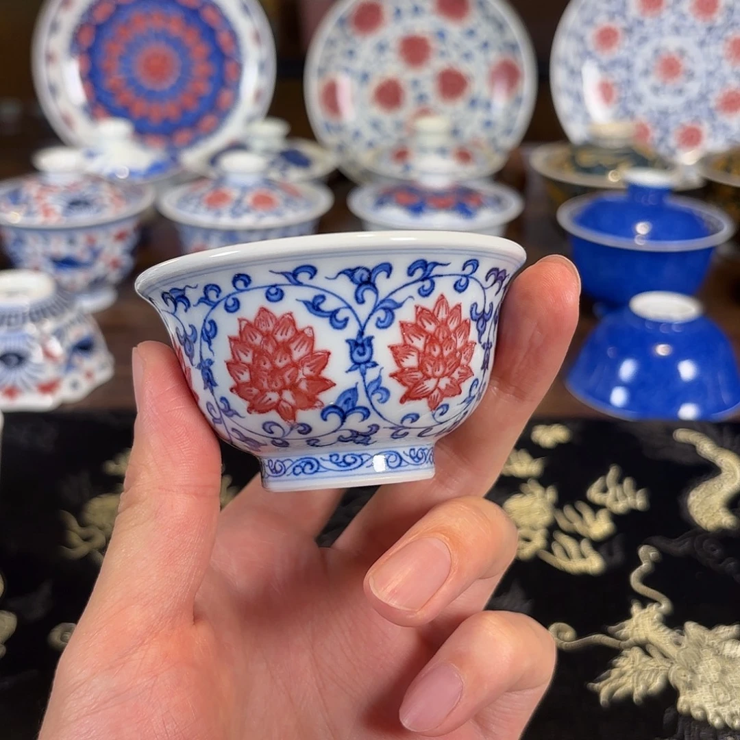 *****青花金刚莲釉里红小压手杯