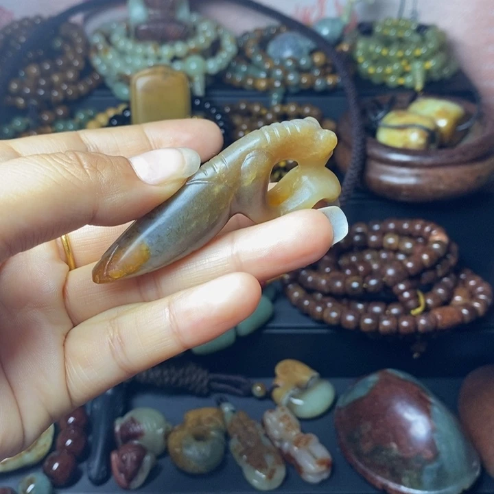 岫岩老玉（透闪石质玉）未镶嵌颈饰