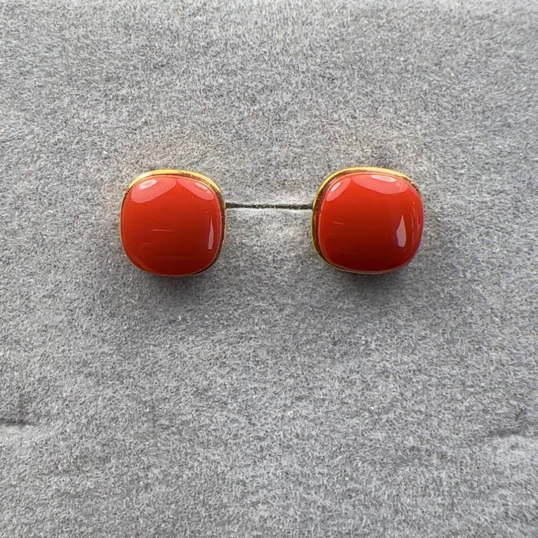 18K金镶嵌耳钉南红玛瑙