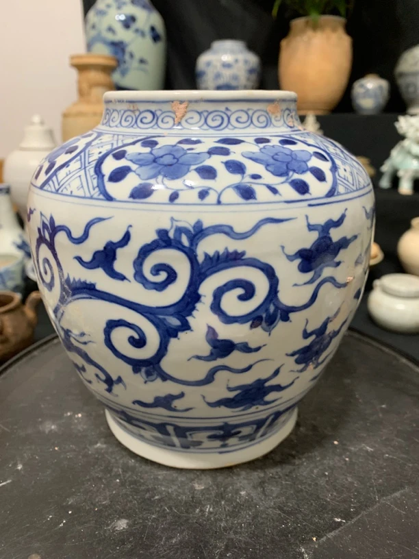青花纹的罐一个，