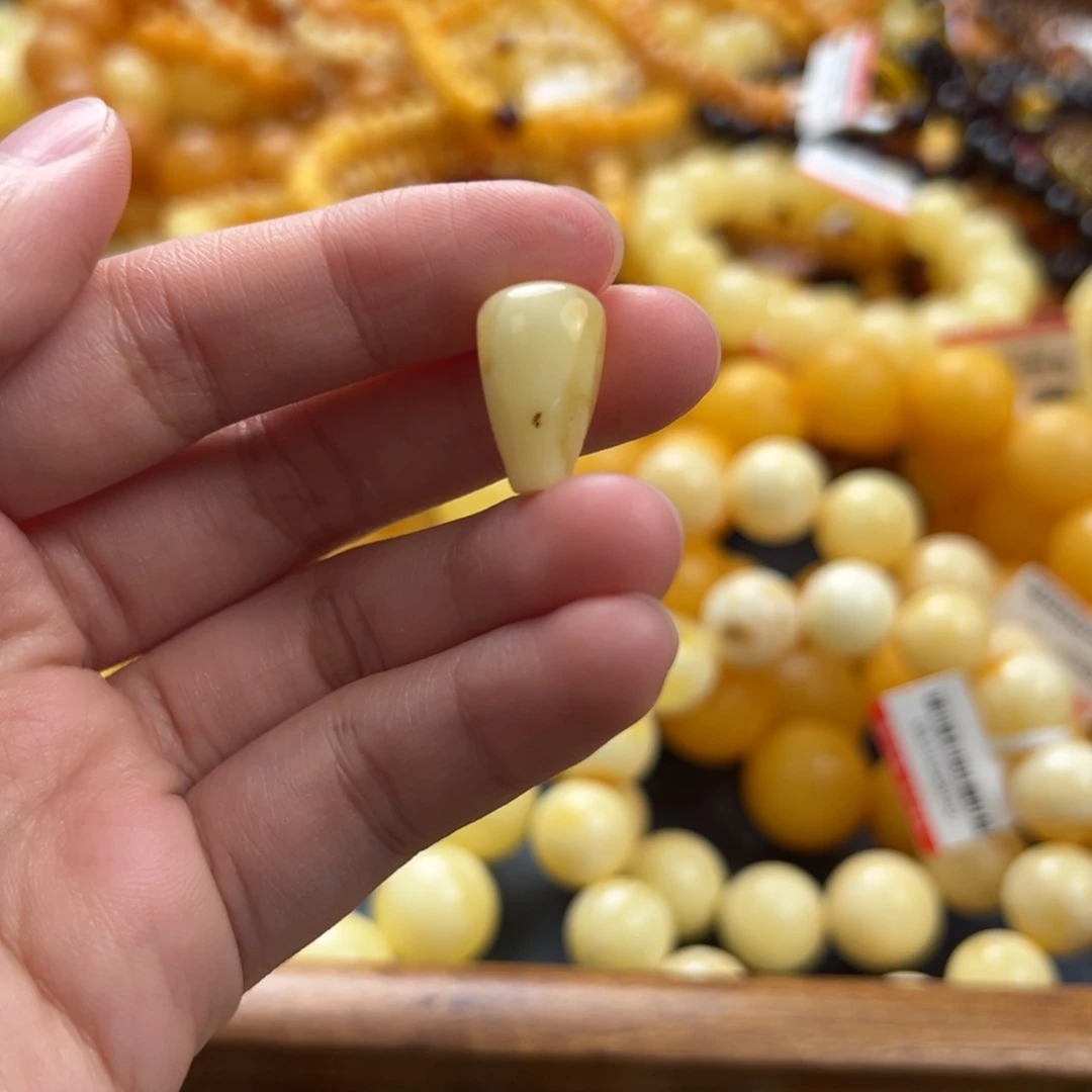 未镶嵌琥珀珠宝奇石