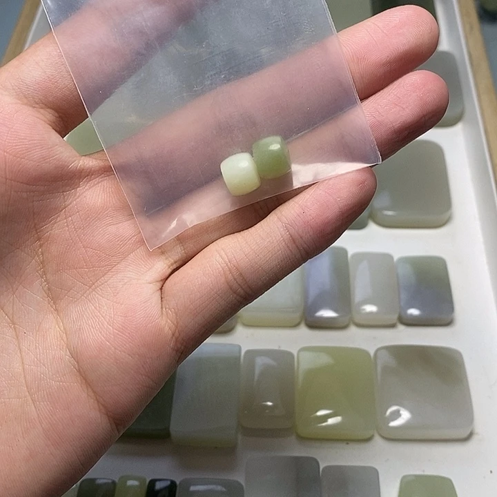 后***。和田玉未镶嵌颈饰