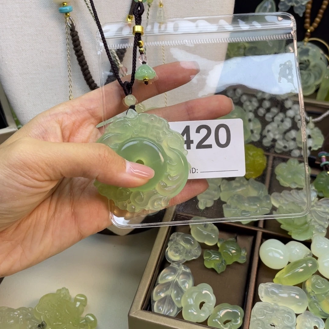 深***紫蛇纹石玉未镶嵌颈饰