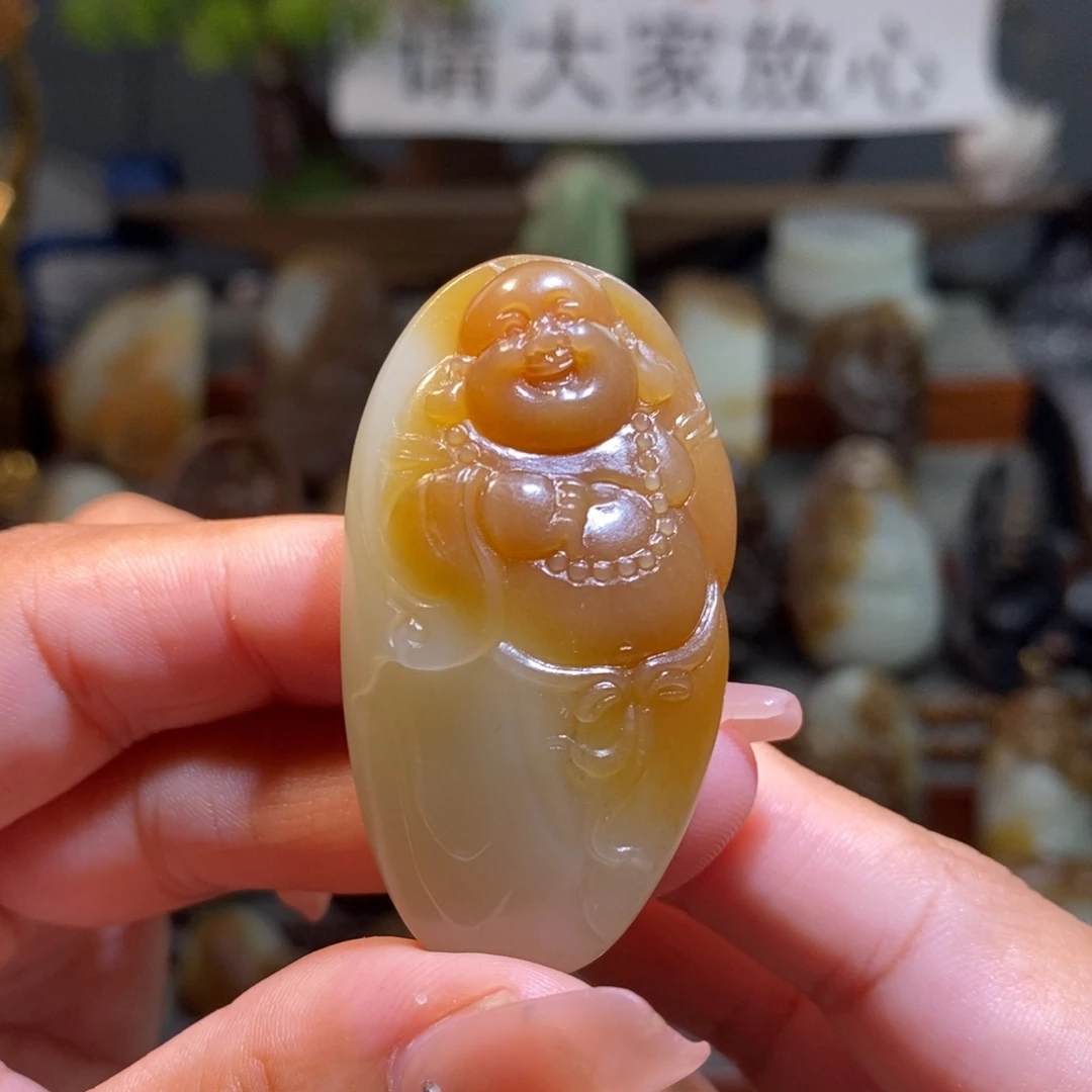 颈饰未镶嵌和田玉（糖玉）开心佛