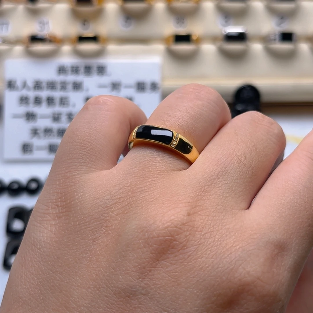 翡翠戒指18K金镶嵌缅甸翡翠