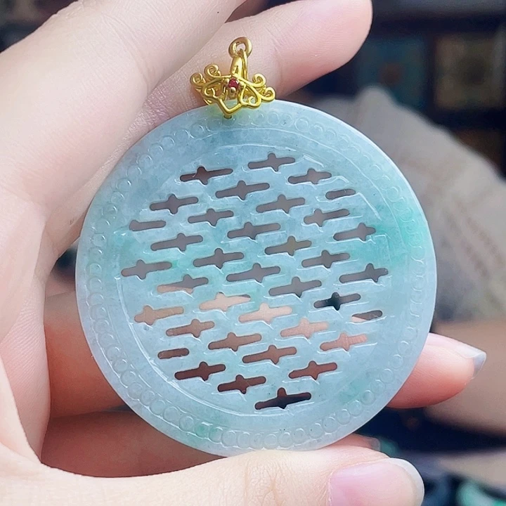 翡翠未镶嵌颈饰多样性