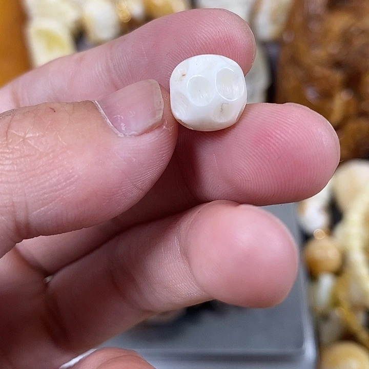 琥珀裸石未镶嵌我