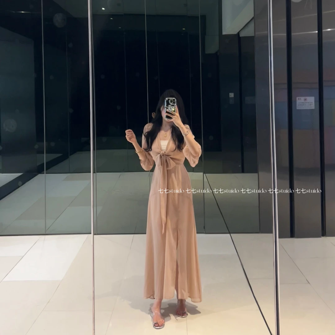 七七【柏林夜曲】性感风V领蝴蝶结绑带显瘦显白荷叶边连衣裙女Q5211