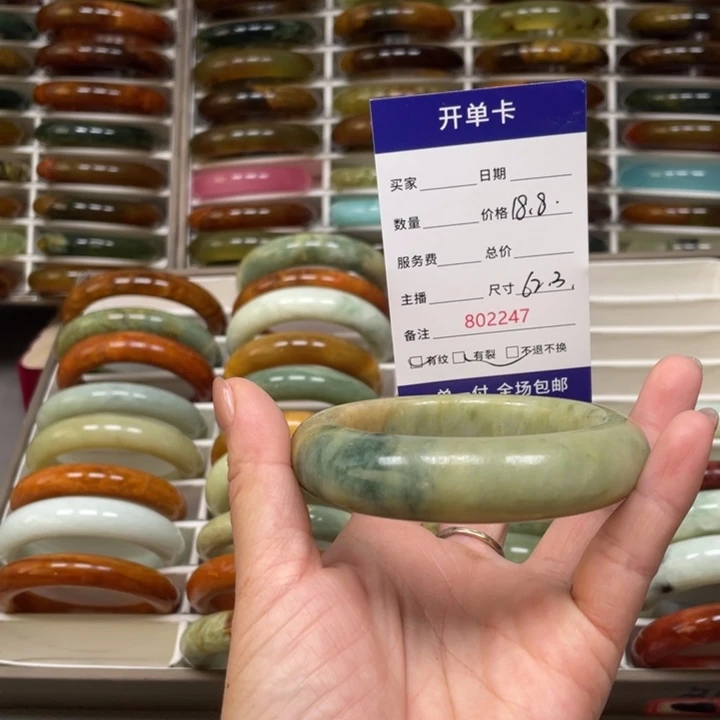 嗯***呐蛇纹石玉未镶嵌手镯