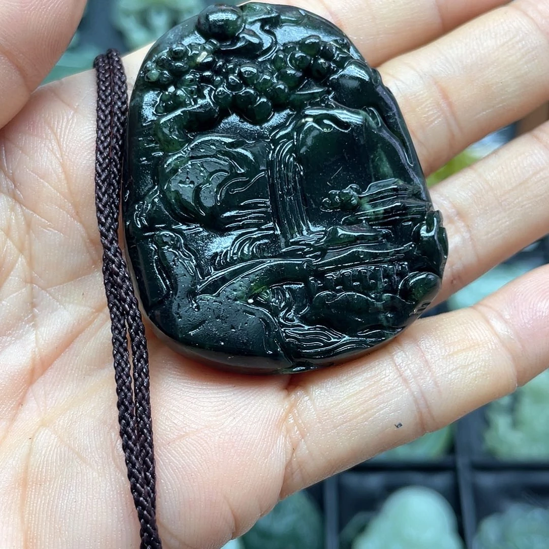 蛇纹石玉未镶嵌颈饰