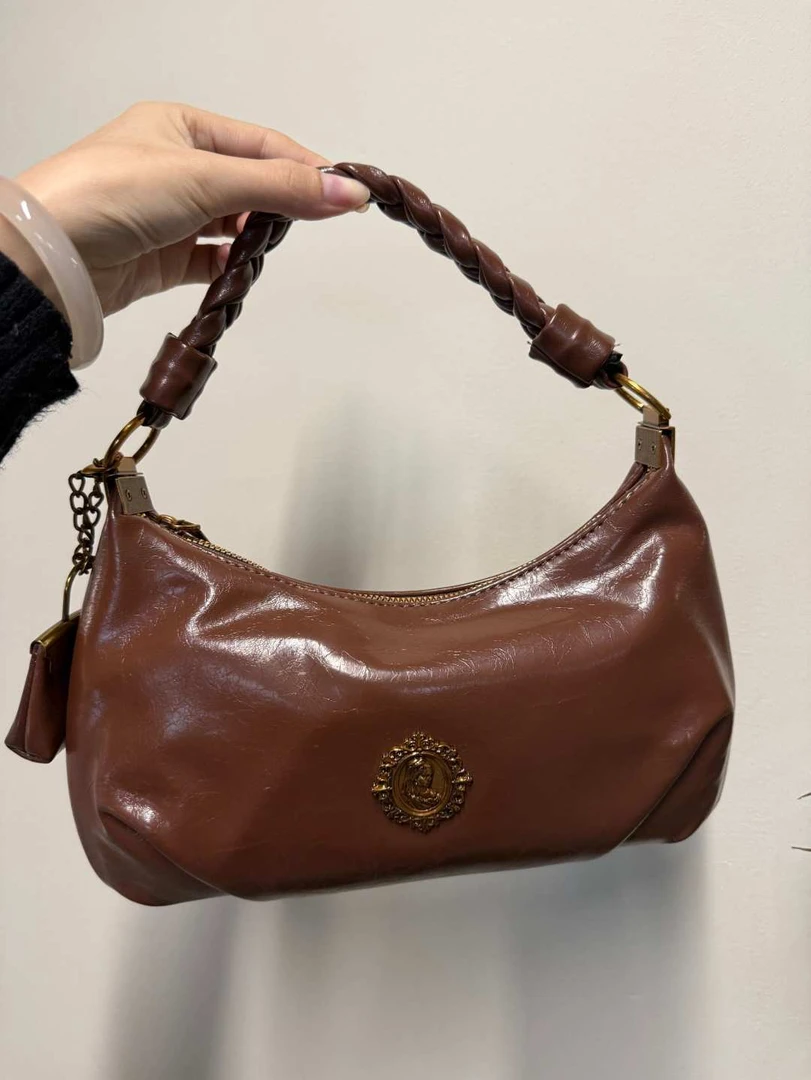 新款时尚百搭女士小众单肩斜挎包CH45