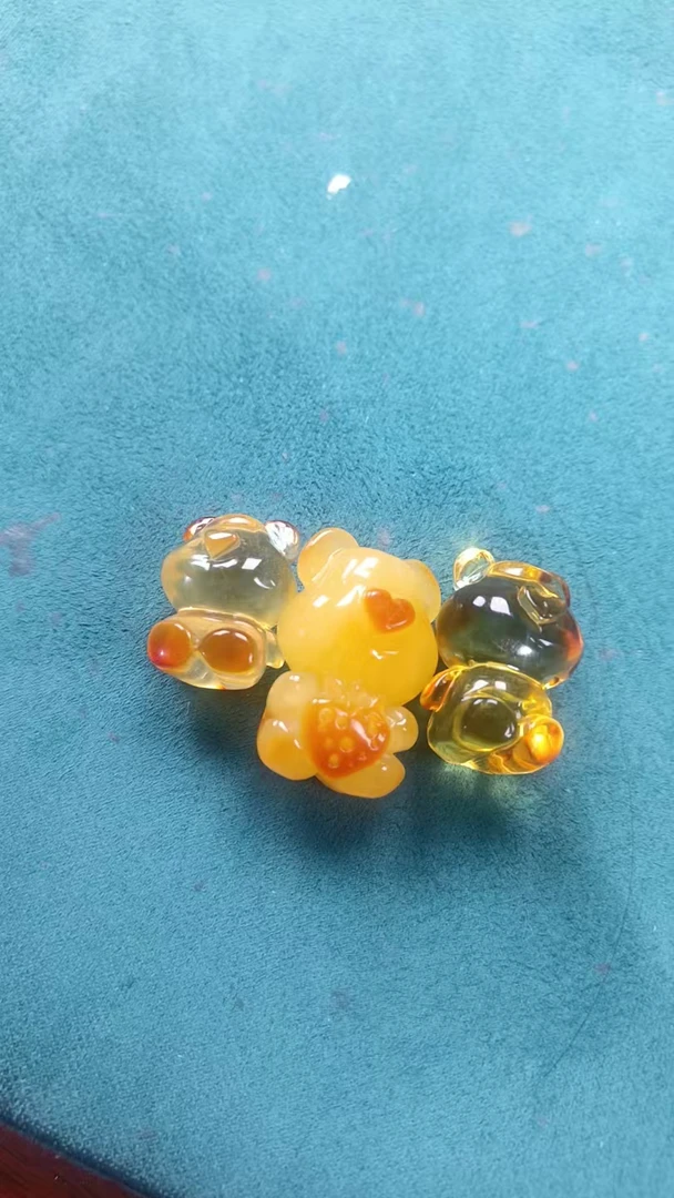 天然原矿蜜蜡小熊