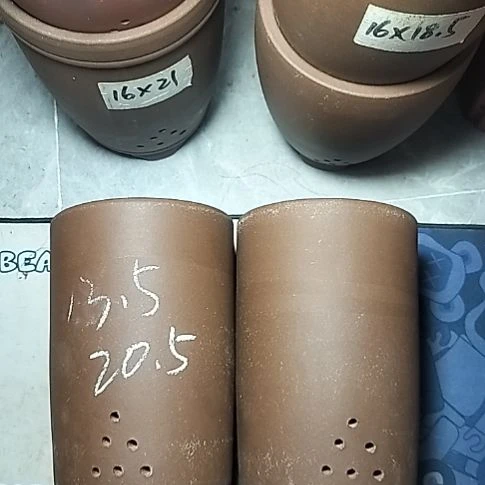 大笔筒两个紫砂花盆