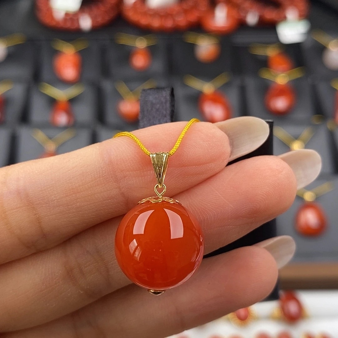 南红玛瑙四川凉山吊坠18K金镶嵌