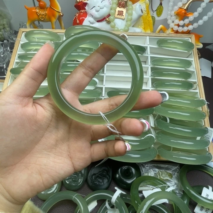 等***待岫玉未镶嵌手镯岫玉手镯