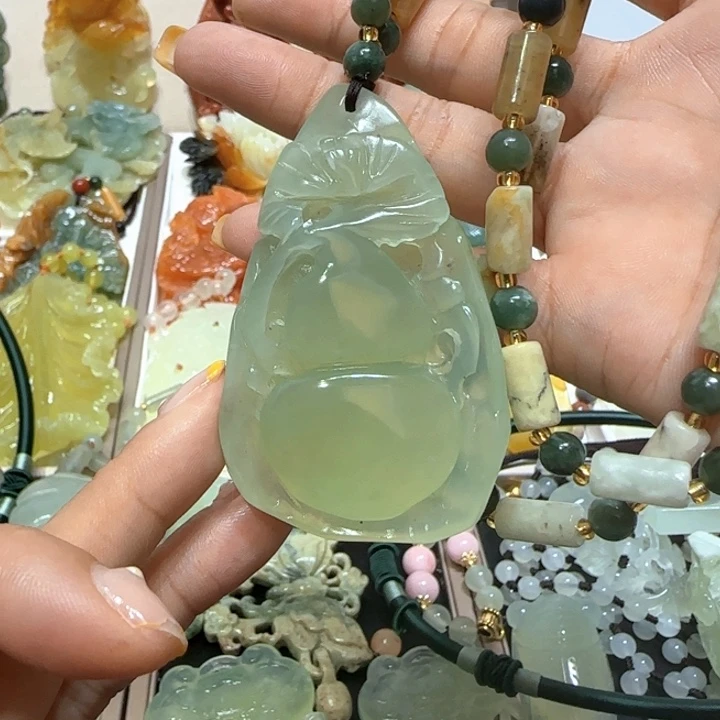 蛇纹石玉未镶嵌吊坠