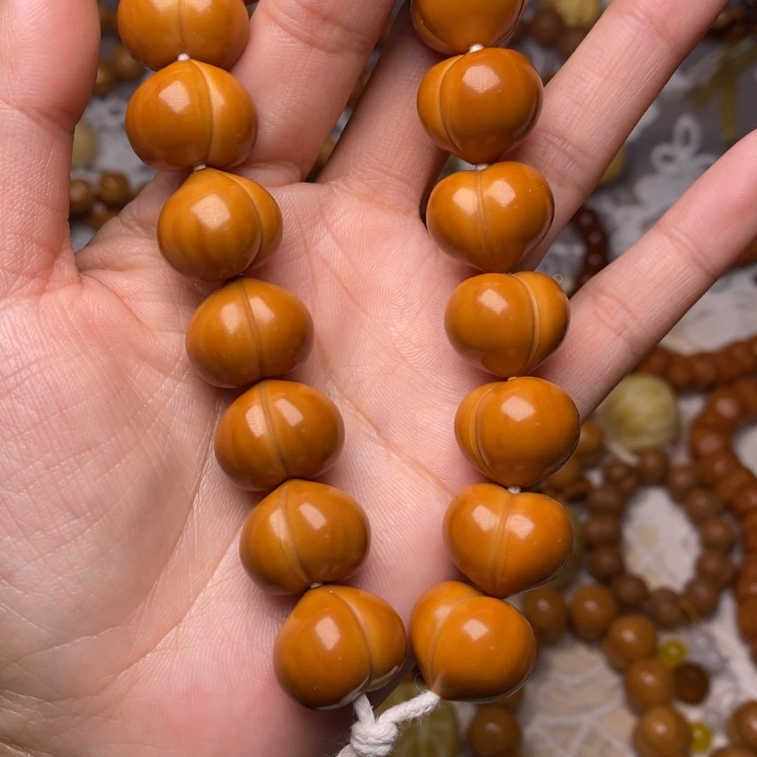 把件猴头核桃高定玻璃底屁桃