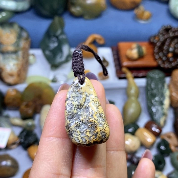 岫岩河磨玉（透闪石质玉）未镶嵌挂件