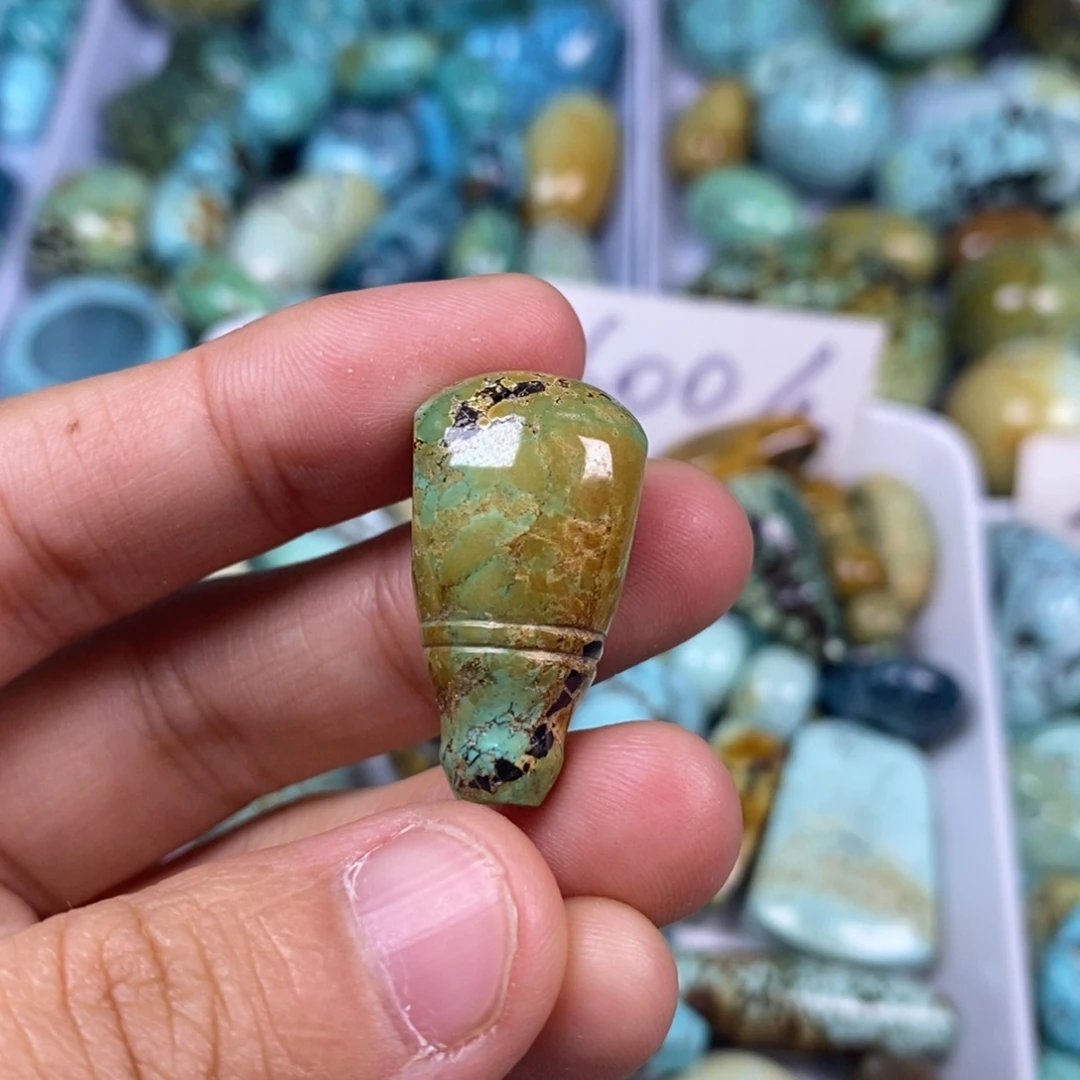 绿松石未镶嵌颈饰